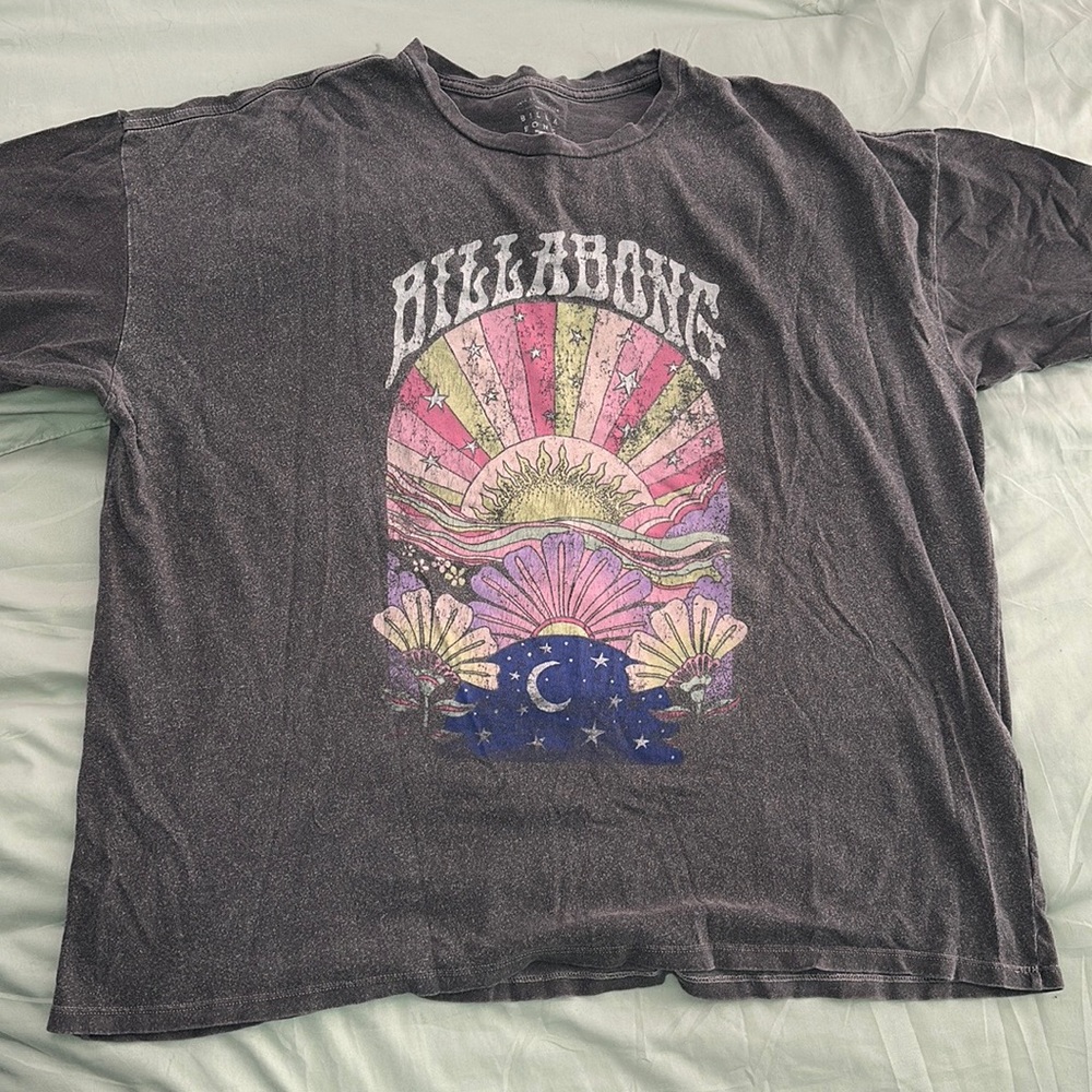 BILLABONG oversized T-shirt in great condition like new.